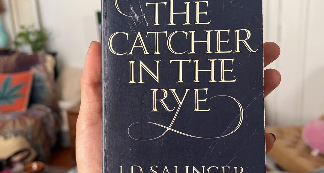 The Catcher in The Rye: Salinger J. D.: 9780241950425: : Books