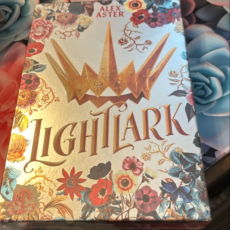 Lightlark: Collector's Edition (the Lightlark Saga Book 1)