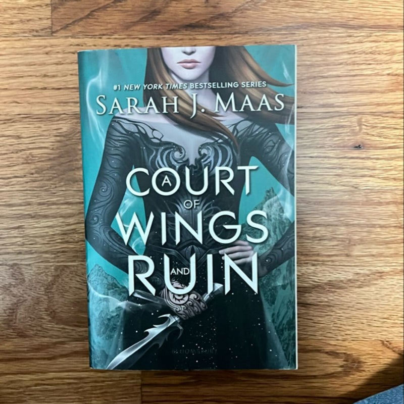 A Court of Thorns and Roses [Out of Print/Original Covers (COMPLETE 4 BOOKS WITH NOVELLA: 1-3.5)]