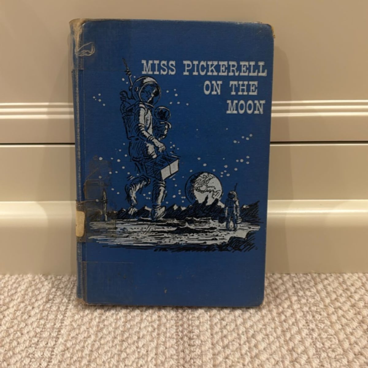 Miss Pickerell On The Moon by Ellen MacGregor and Dora
