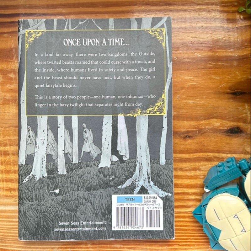 The Girl from the Other Side: Siúil, a Rún Vol. 1