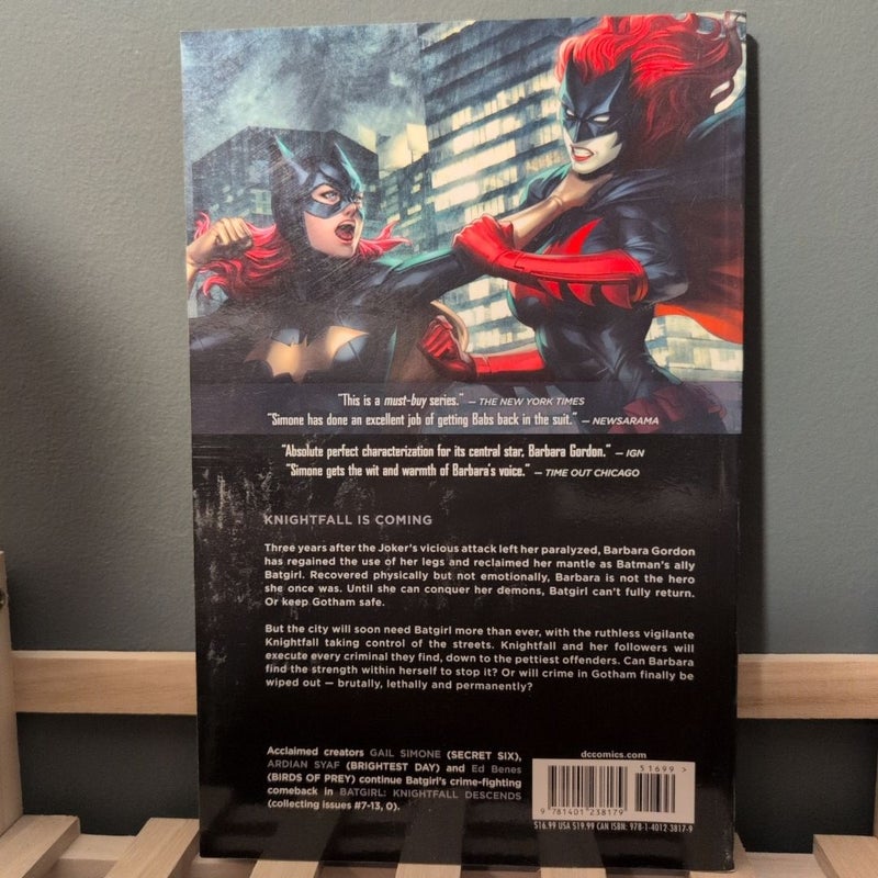 Batgirl Vol. 2: Knightfall Descends (the New 52)