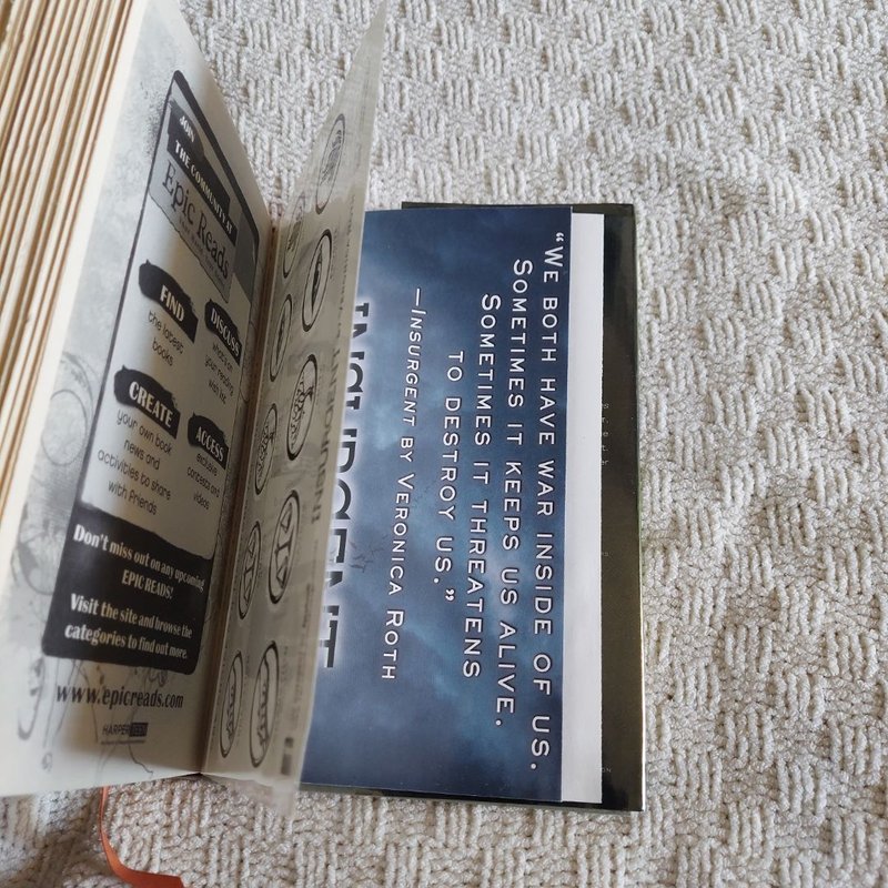 Insurgent Collector's Edition