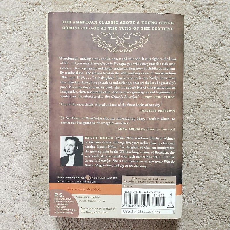 A Tree Grows in Brooklyn (1st Harper Perennial Modern Classics Edition, 2004)