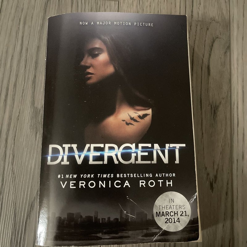 Divergent Movie Tie-In Edition
