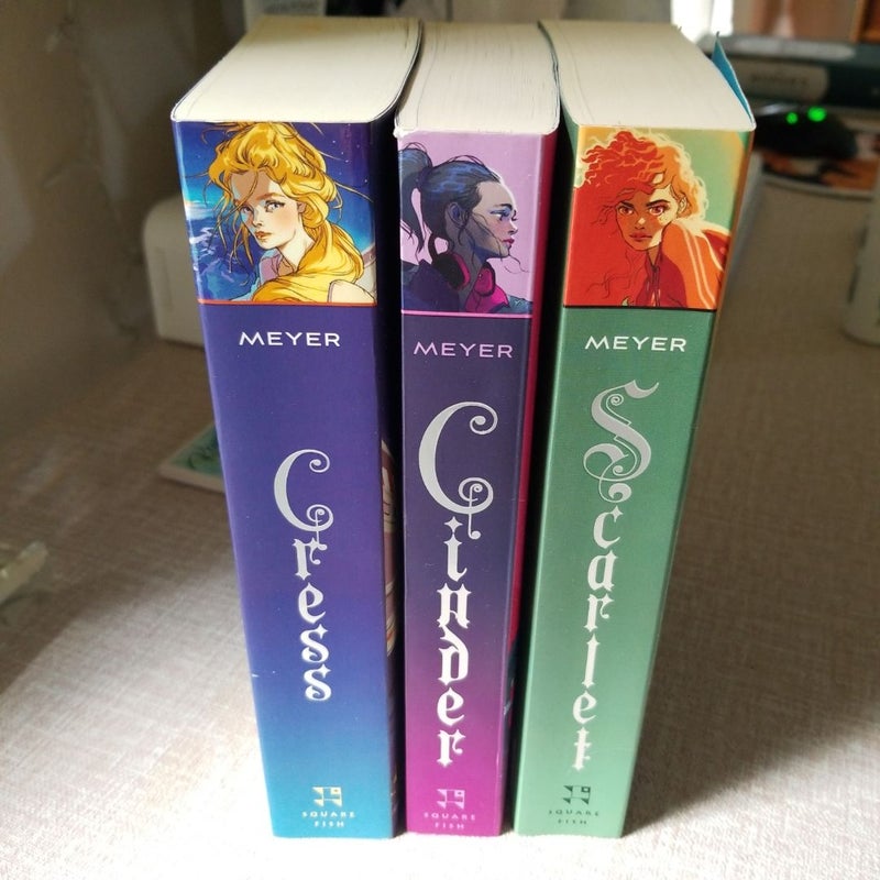 Cress, Cinder, Scarlet lunar chronicles bundle