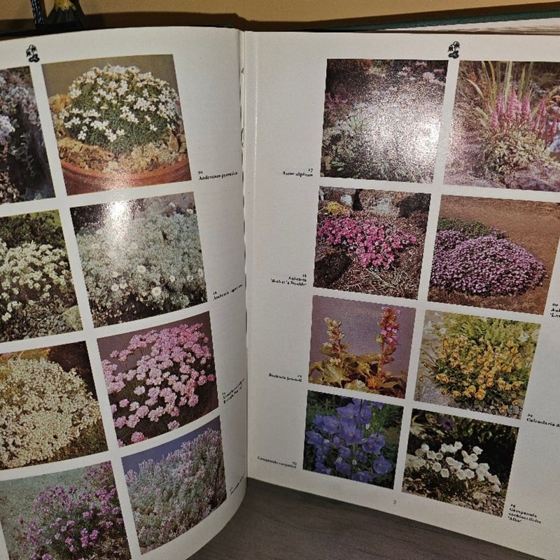 The color dictionary of flowers and plants for home and garden