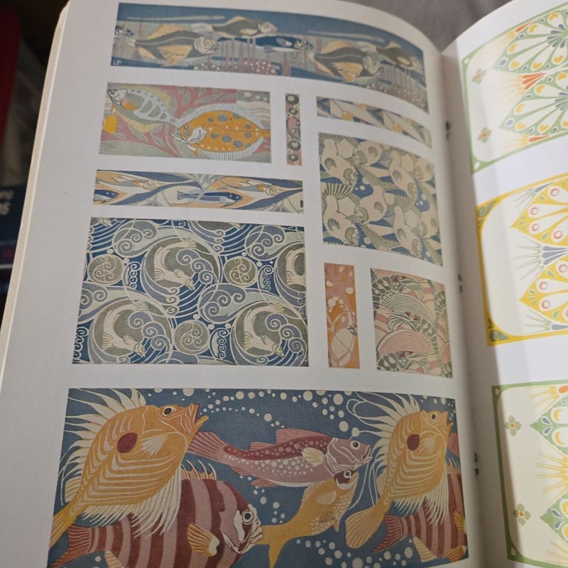 300 Art Nouveau Designs and Motifs in Full Color