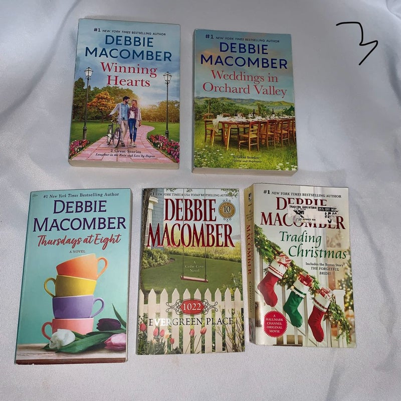 Lot of 5 Debbie Macomber paper back books, novels lovers pocket book. 