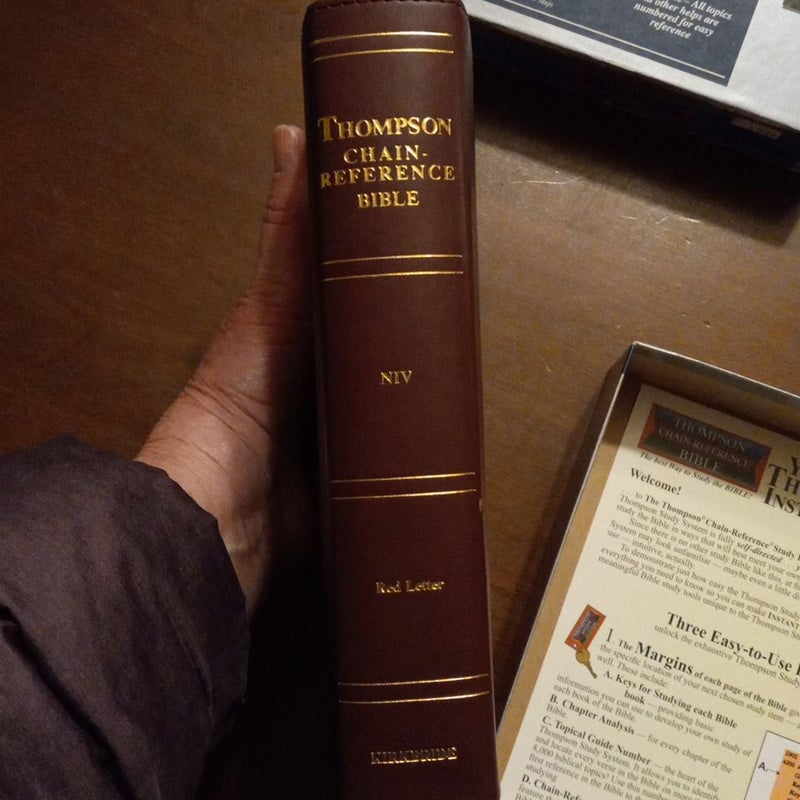 NIV Thompson Chain-Reference Bible, Handy Size, Red Letter, Comfort Print [Burgundy]