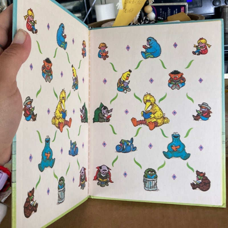 Down on the Farm with Grover, Featuring Jim Henson's Sesame Street Muppets(VINTAGE )
