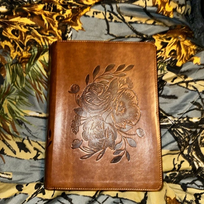 Hosanna Revival - ESV Study Bible - Aurora Theme