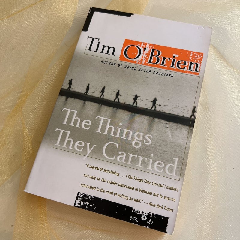 The Things They Carried by Tim O'Brien, Paperback