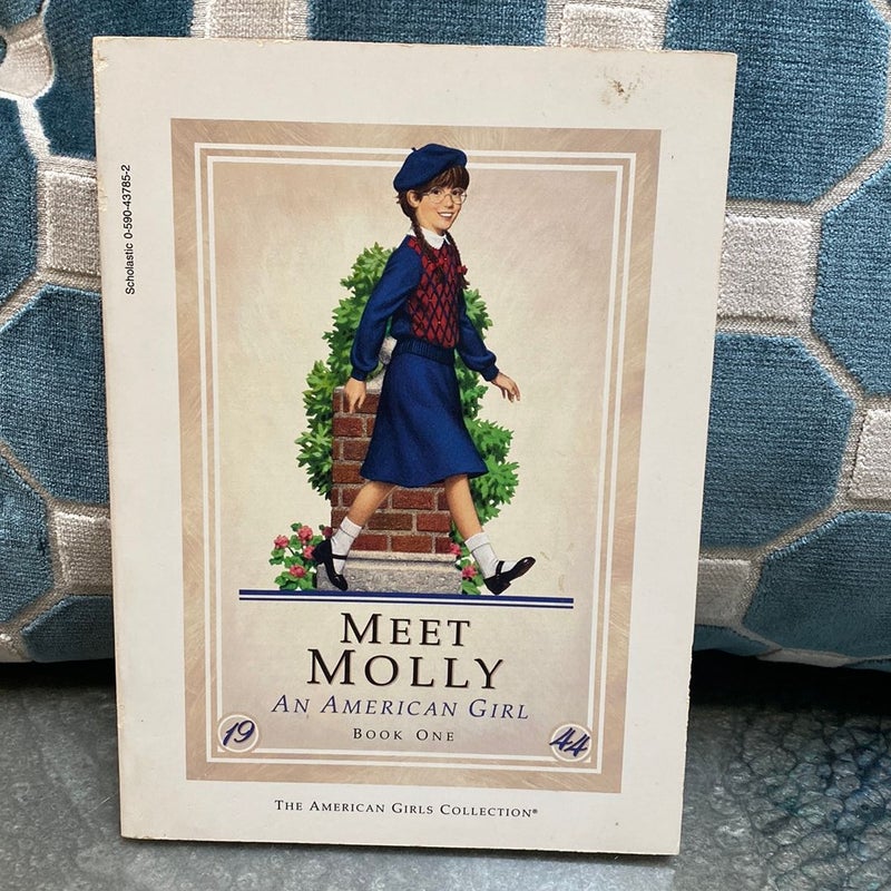 Meet Molly : an American Girl : 1944