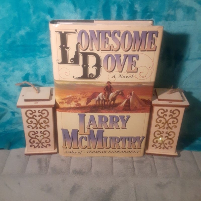 2 Hardcover Books By Larry McMurtry! Both with dust jackets. =0

~ Lonesome Dove : 2nd printing, with the page 621 typo Error! Book has some reading wear & age spots on top. In good shape.

~ Comanche Moon : 1st printing, some shelf wear & sticker remains on DJ. Pencil inscription on 1st page, in very good shape