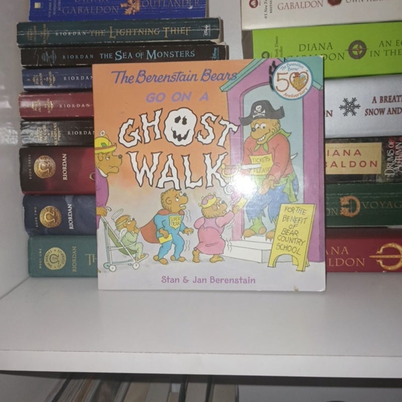 The Berenstain Bears Go on a Ghost Walk