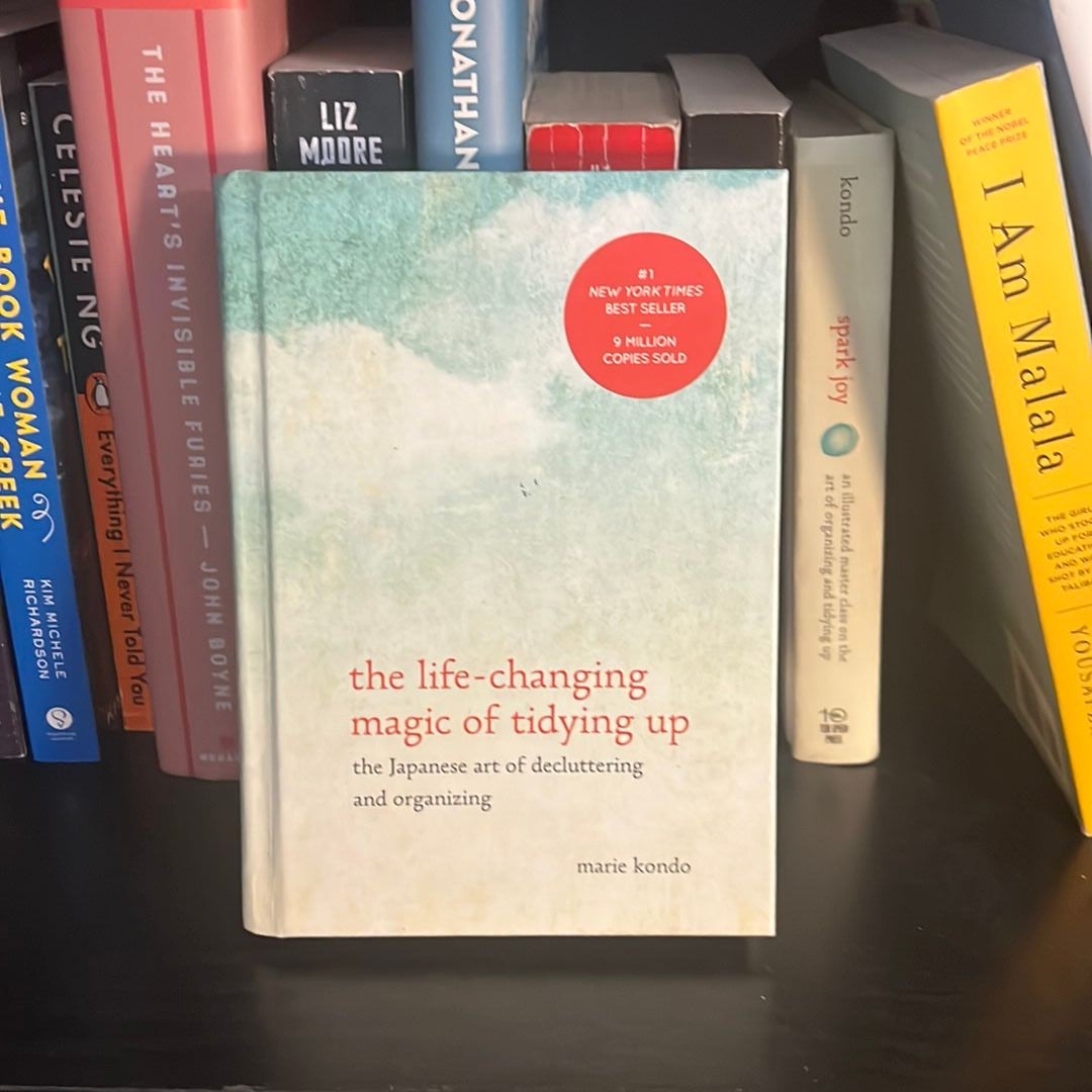  The Life-Changing Magic of Tidying Up: The Japanese Art of  Decluttering and Organizing: 0710308291511: Marie Kondō: Books