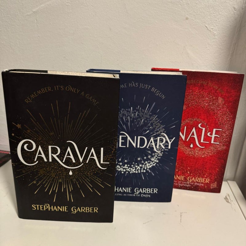 Waterstones Caraval Set 