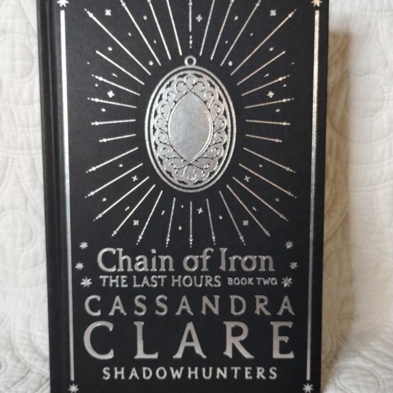 By Cassandra Clare (The Last Hours) 3 Book Set: Chain of Gold, Chain of  Iron & Chain of Thorns