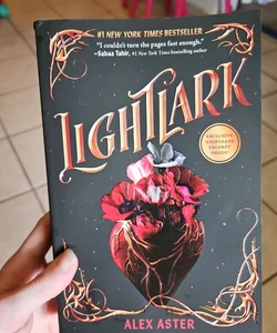 Lightlark (the Lightlark Saga Book 1)