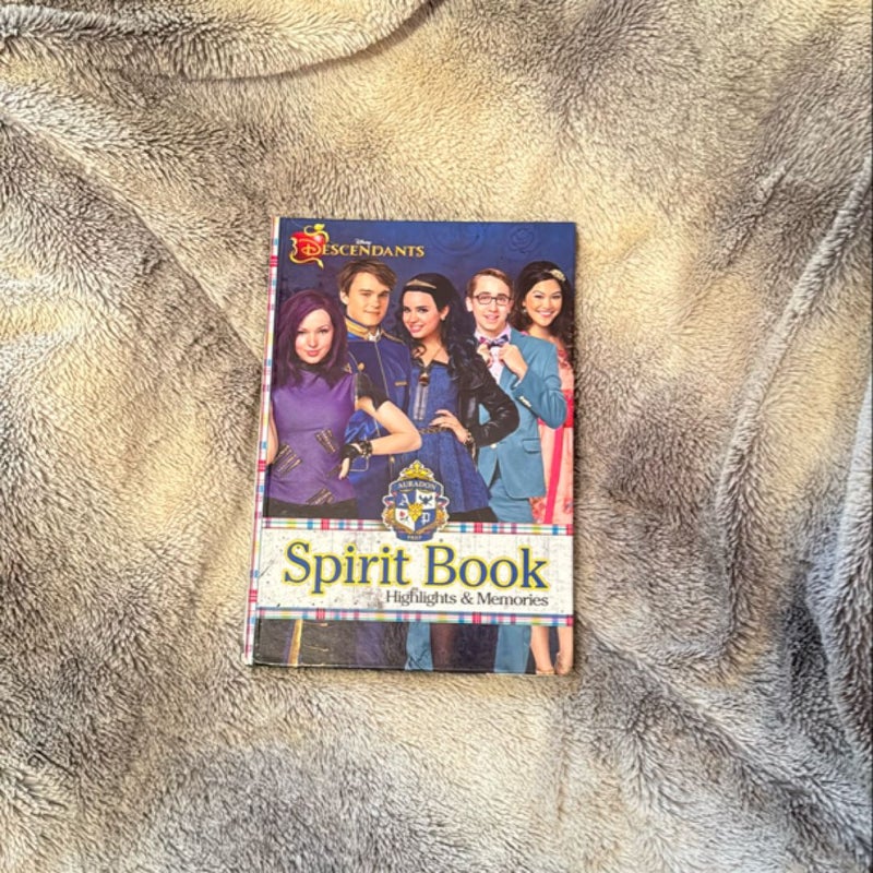 Disney Descendants: Auradon Prep Spirit Book
