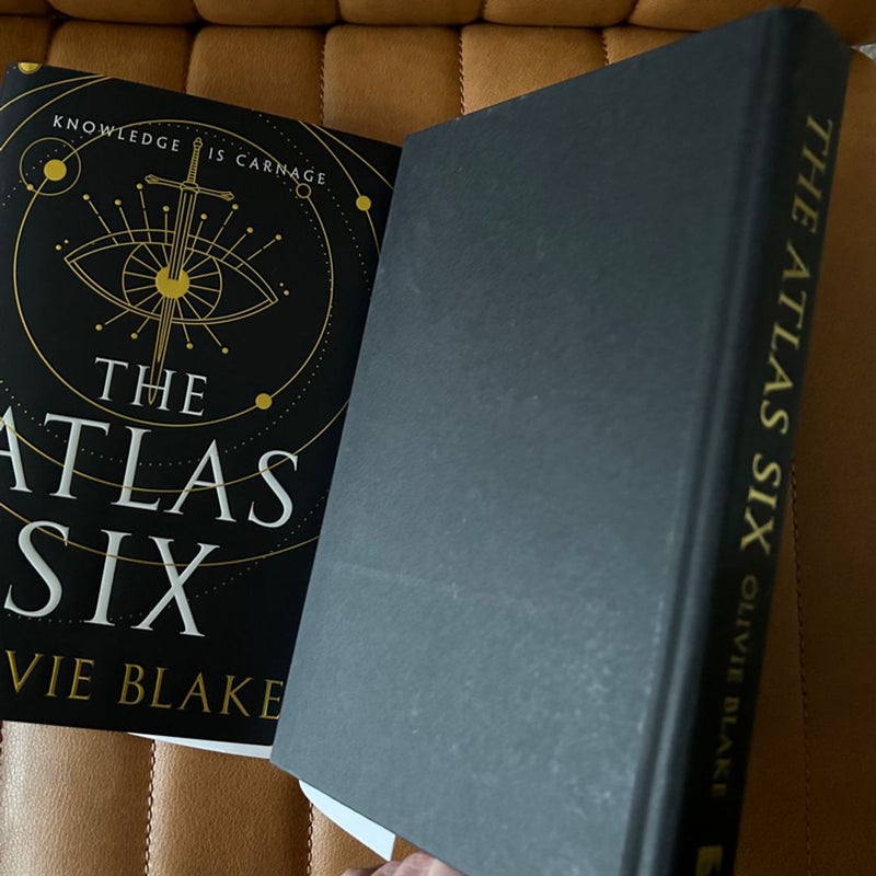 The Atlas Six + Fairyloot Booksleeve 