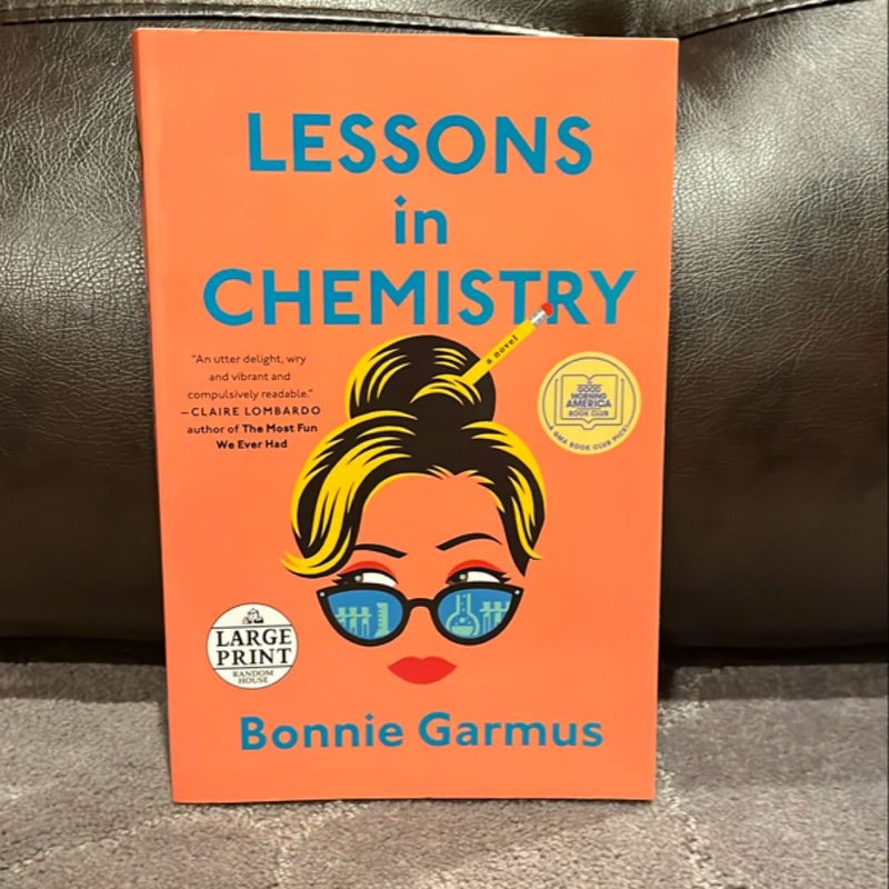 Lessons in Chemistry *Large Print*