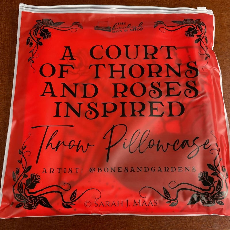 A court of thorns and roses (Throw Pillowcase) 