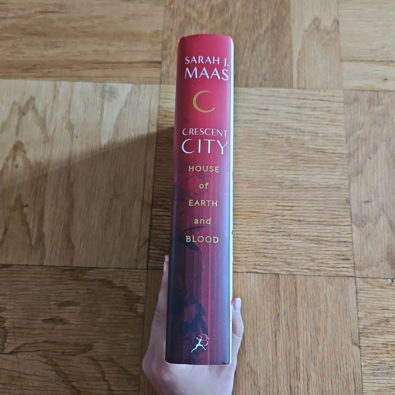 SIGNED Near-Mint 1st/1st Crescent City House of Earth and Blood by Sarah J. Maas