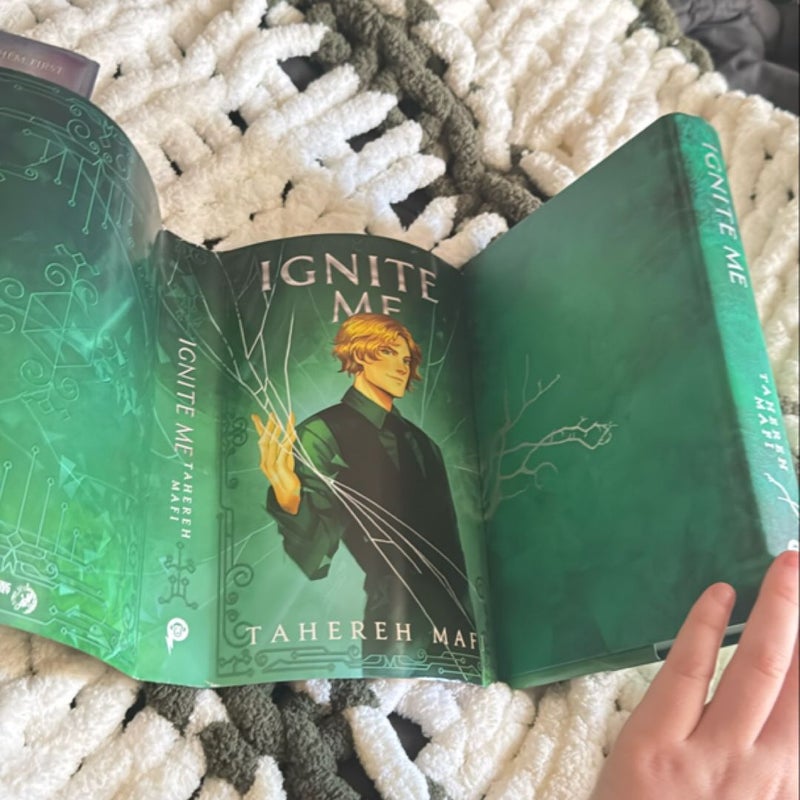 Shatter Me Series: Run One- Fairyloot UNSIGNED