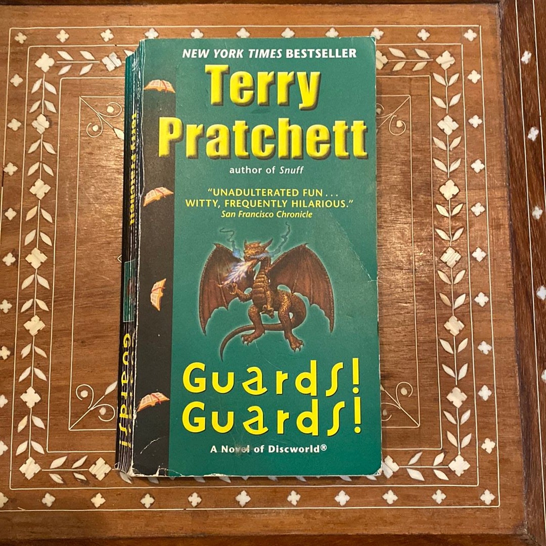 Guards! Guards! by Terry Pratchett, Paperback | Pangobooks