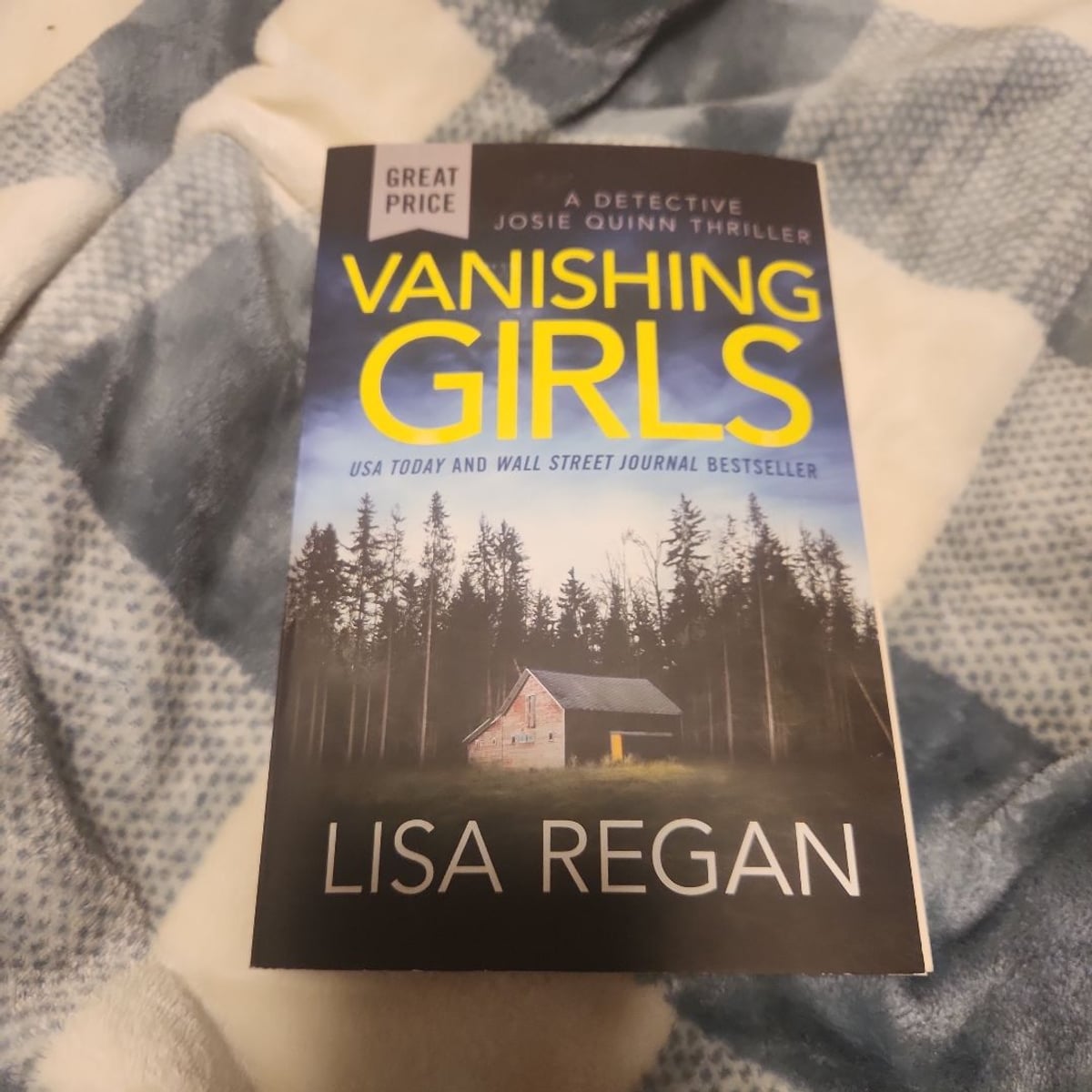 Vanishing Girls by Lisa Regan, Paperback Pangobooks
