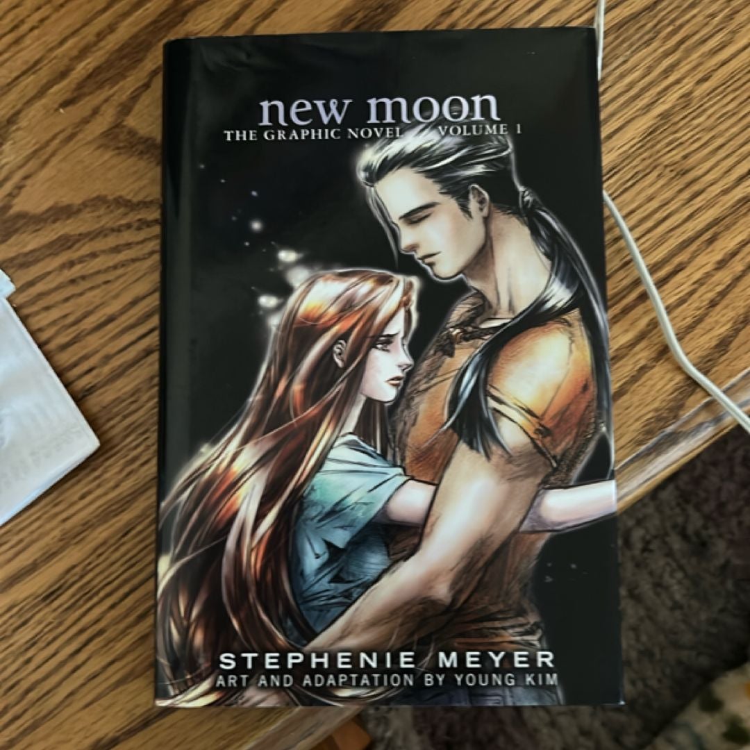 New Moon: the Graphic Novel, Vol. 1 by , Hardcover | Pangobooks