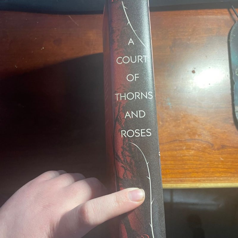 A Court of Thorns and Roses (Hardcover) 
