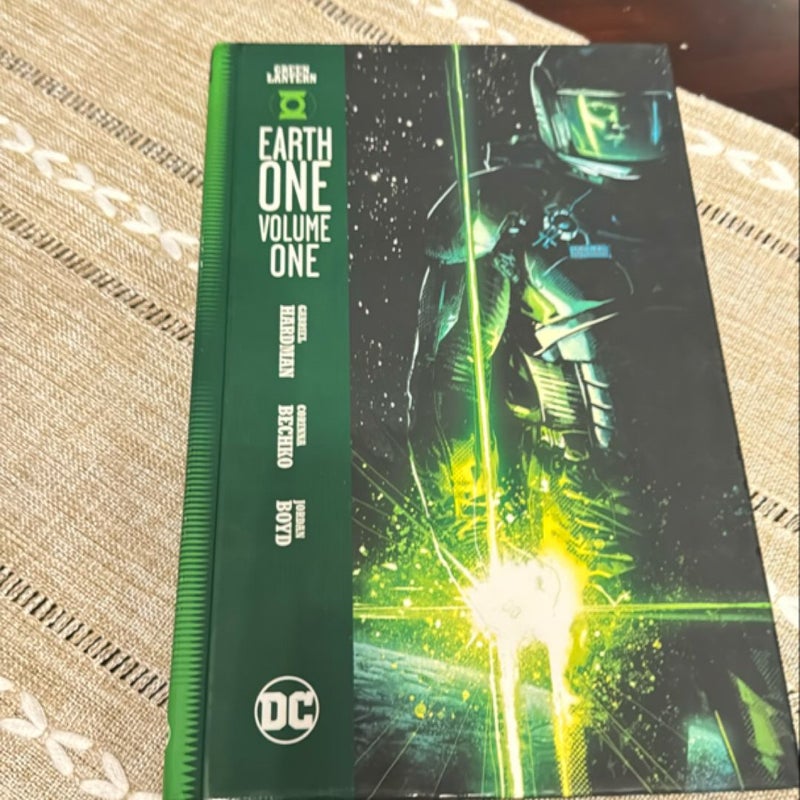 Green Lantern: Earth One Vol. 1