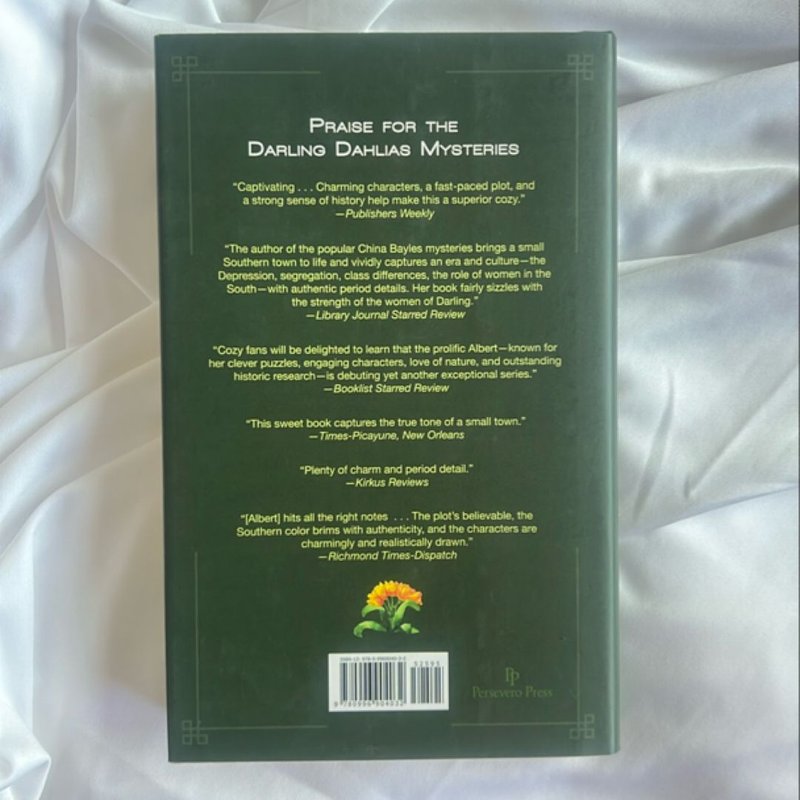 The Darling Dahlias and the Unlucky Clover by Susan Wittig