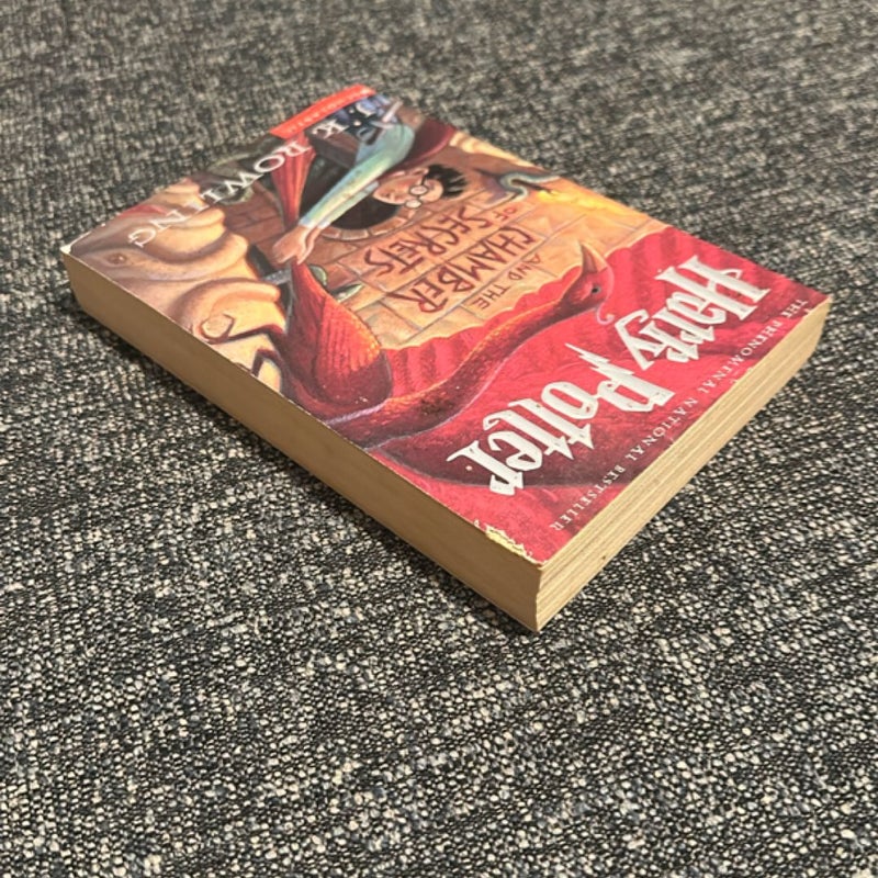 Harry Potter and the Chamber of Secrets (Harry Potter, Book 2)