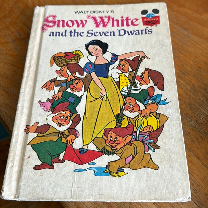 White and the Seven Dwarfs アートブック White and the Seven Dwarfs アートブック Walt Disney's Snow