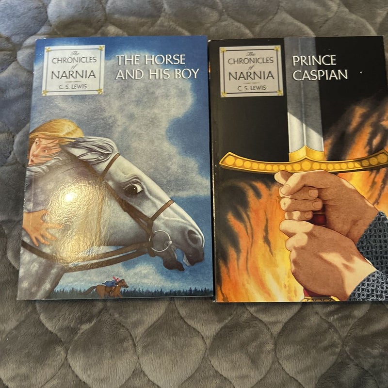 The Chronicles of Narnia Lion 7 Book Set with Trivia Book