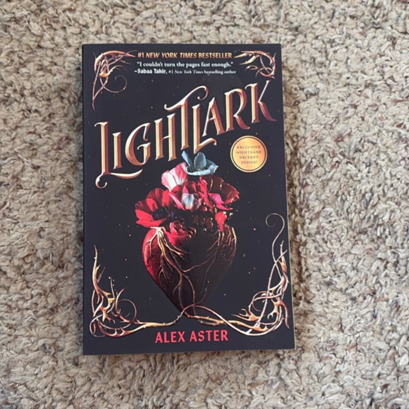 Lightlark (the Lightlark Saga Book 1)