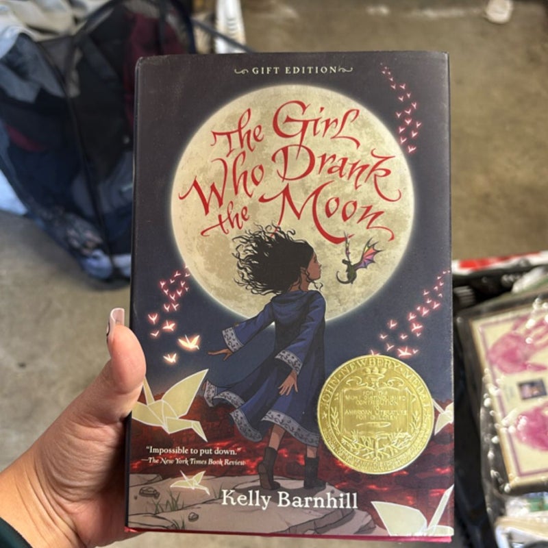 The Girl Who Drank the Moon (Winner of the 2017 Newbery Medal) - Gift Edition