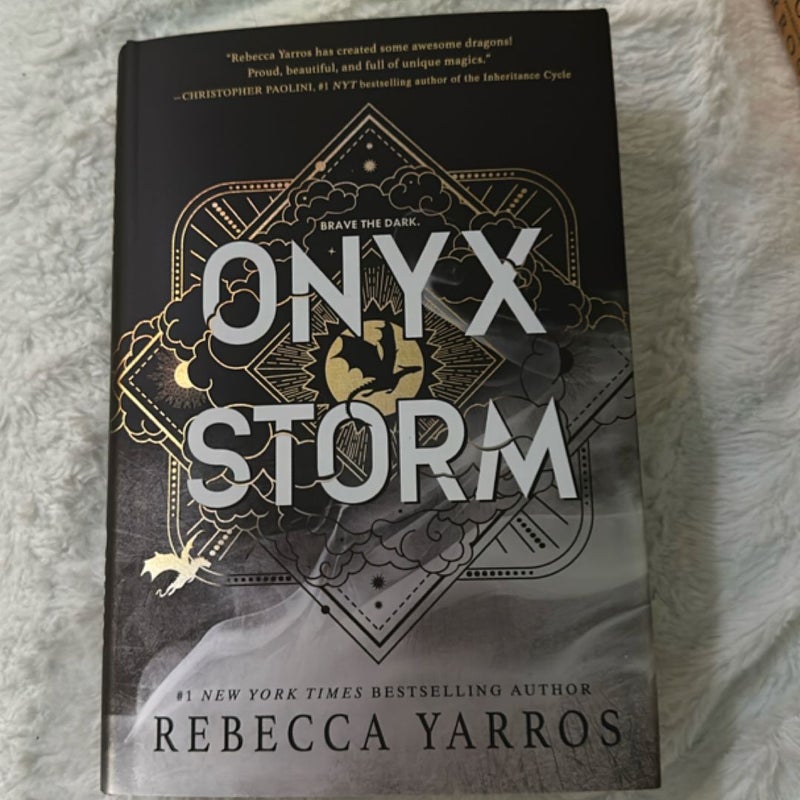 Onyx Storm (Standard Edition)