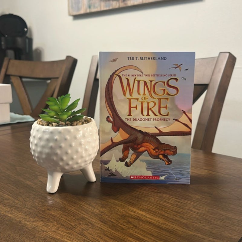 The Dragonet Prophecy (Wings of Fire #1)