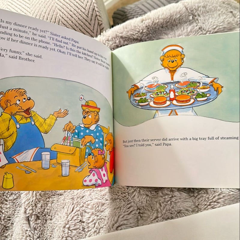 The Berenstain Bears Go Out to Eat