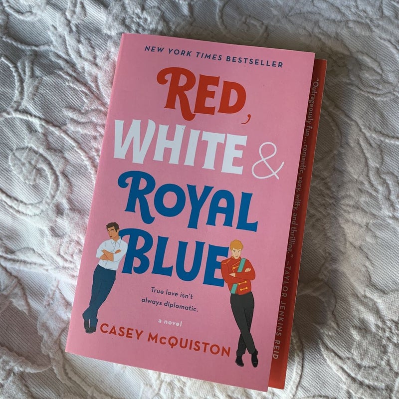  Red, White & Royal Blue: A Novel: 9781250316776