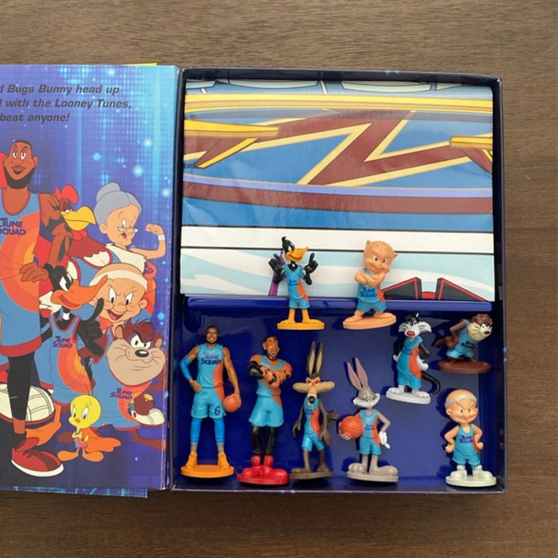 Space Jam: A New Legacy My Busy Book (storybook, 9 figurines and a playmat)