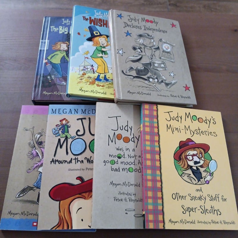 Lot of 7 Judy Moody Books