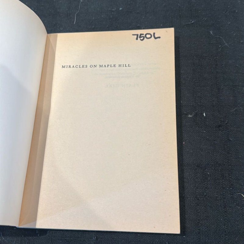 Miracles on Maple Hill