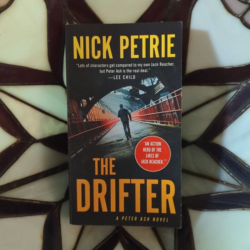 The Drifter by Nick Petrie, Paperback Pangobooks