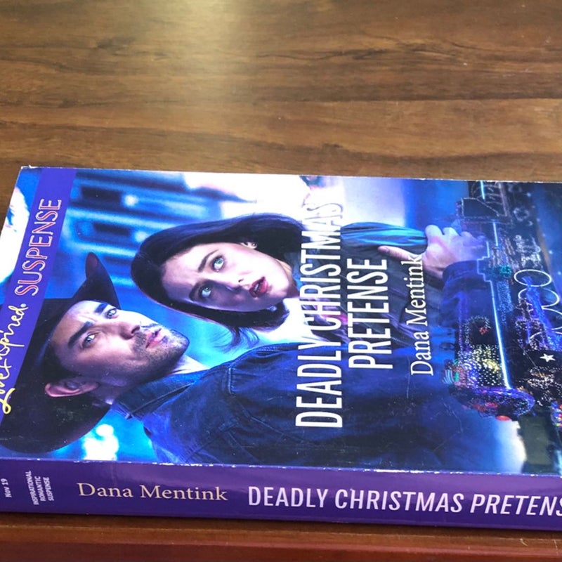 Deadly Christmas Pretense  **Large Print**